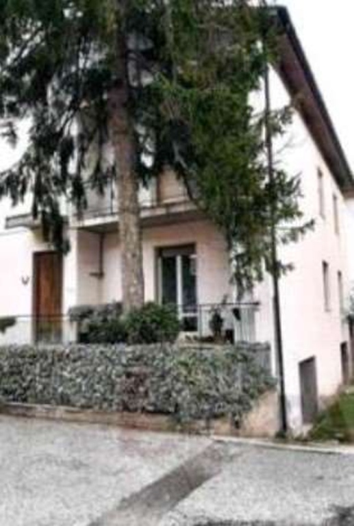 Appartamento in Via Santa Maria Goretti 3, Fermignano, 7 locali
