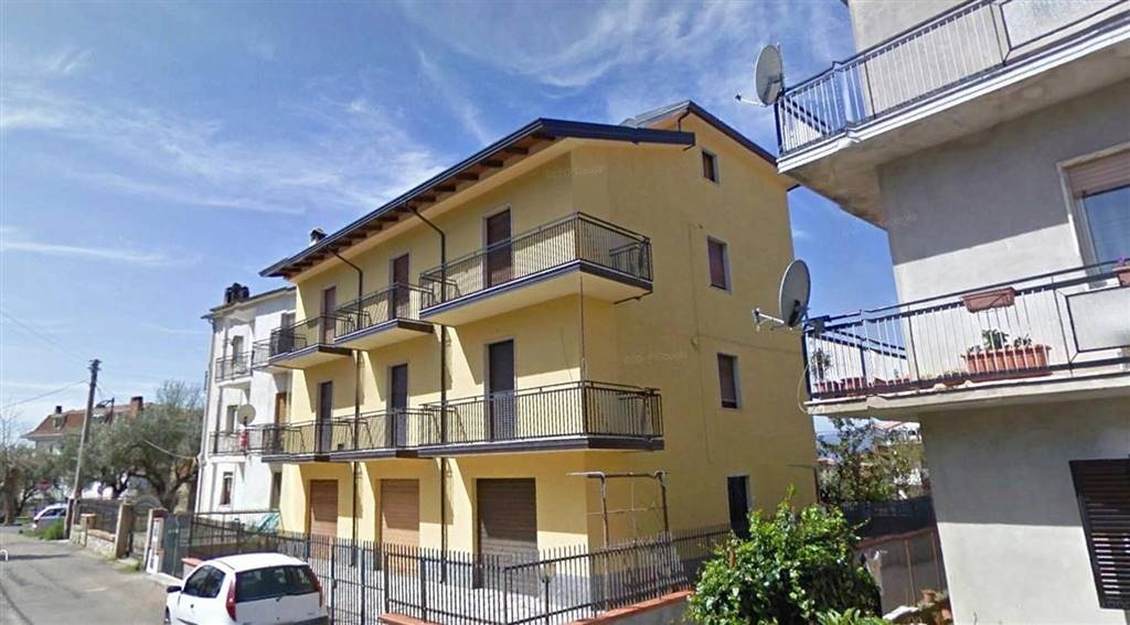 Quadrilocale a Rovito, 1 bagno, posto auto, 170 m² in vendita