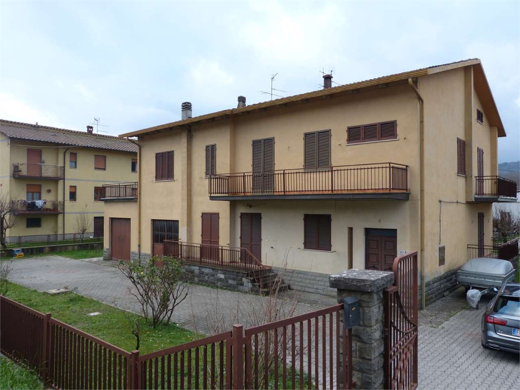 Villa a Castel Focognano, 17 locali, 3 bagni, giardino privato, garage