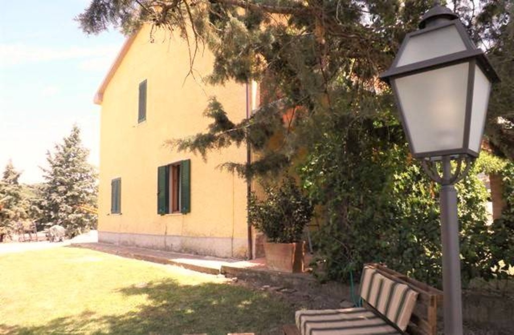 Casa colonica a Montecatini Val di Cecina, 8 locali, 2 bagni, arredato