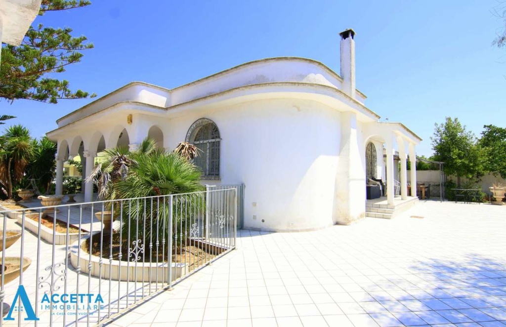 Villa a Taranto, 10 locali, 2 bagni, giardino privato, posto auto