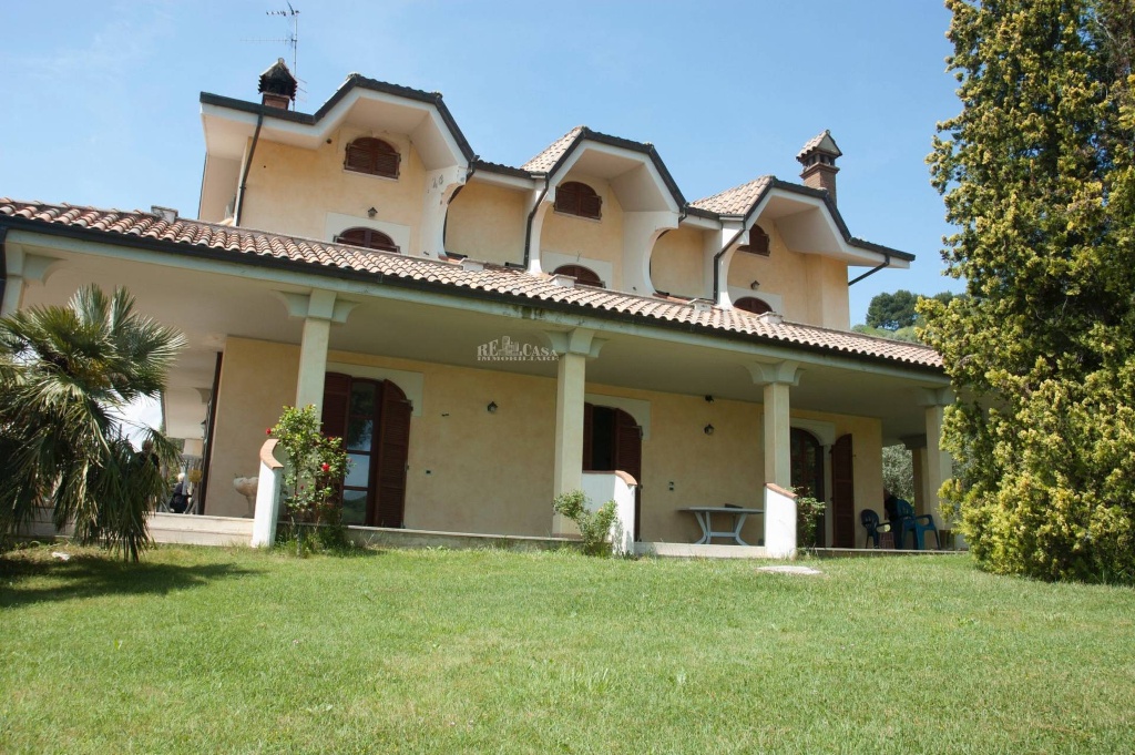 Villa singola in Contrada Montecretaccio, San Benedetto del Tronto