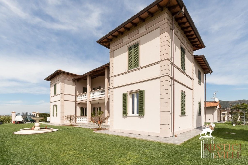 Villa a Pisa, 10 locali, 3 bagni, giardino privato, posto auto, 550 m²