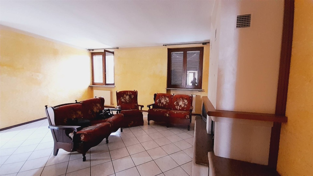 Trilocale a Mortara, 1 bagno, 145 m², 1° piano, terrazzo in vendita