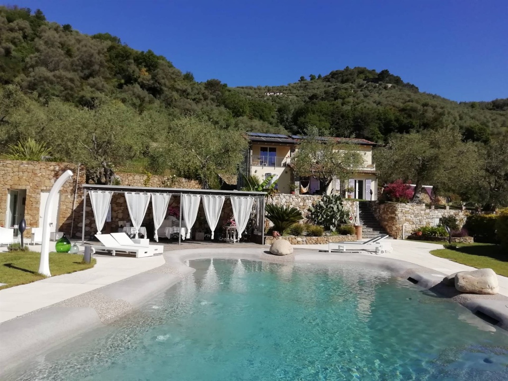 Villa in Barbaira, Dolceacqua, 10 locali, 8 bagni, giardino privato