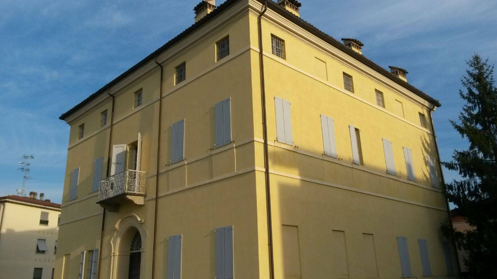 Palazzo a Parma, 20 locali, arredato, 700 m², ottimo stato in vendita