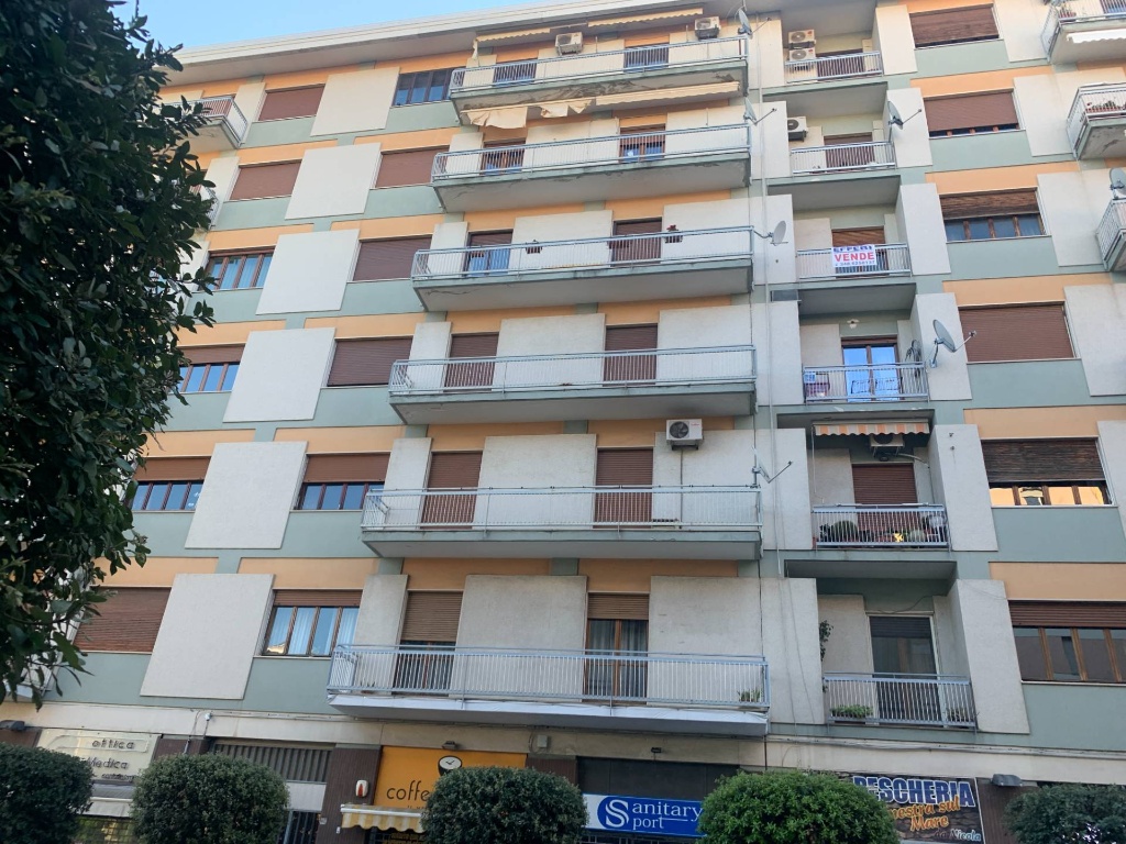 Appartamento in Via Corso Luigi Fera, Cosenza, 7 locali, 2 bagni