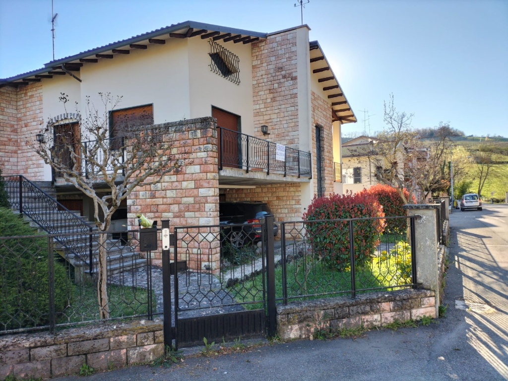 Villa singola a Ponte dell'Olio, 6 locali, 1 bagno, posto auto, 260 m²