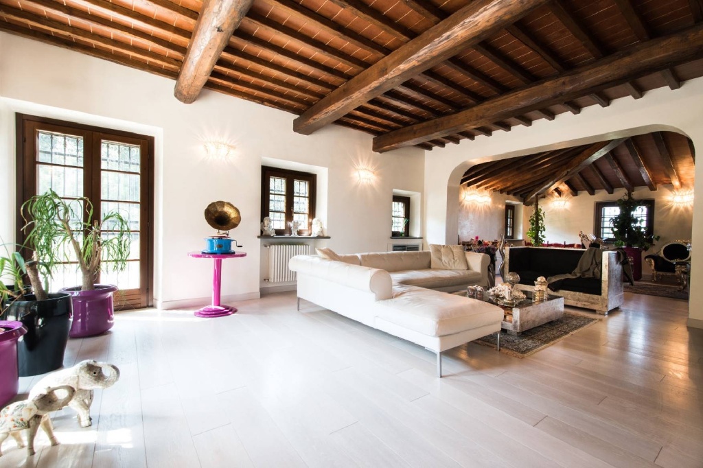 Villa a Prato, 13 locali, 7 bagni, giardino privato, 1010 m²