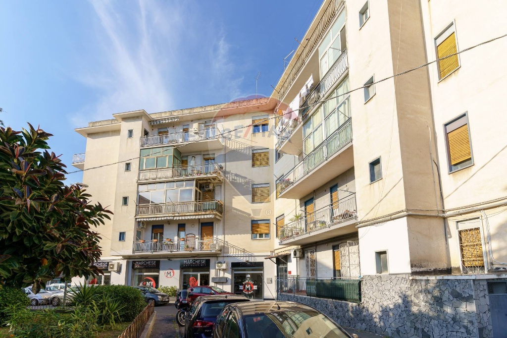 Appartamento in Via Carrubella, Gravina di Catania, 5 locali, 1 bagno