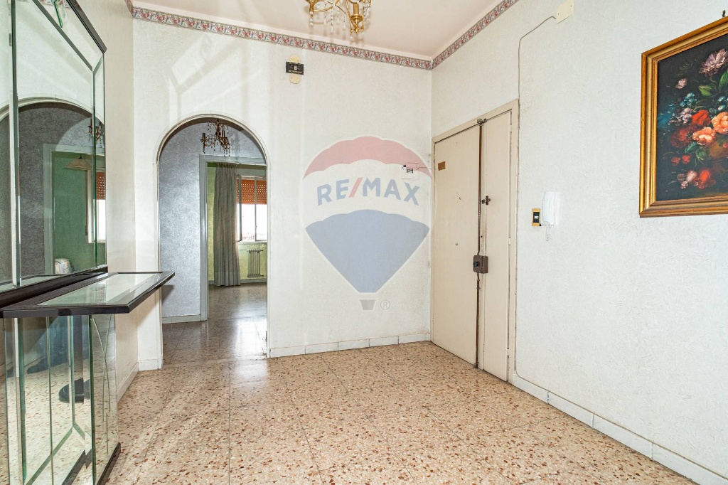 Appartamento in Via Zia Lisa, Catania, 5 locali, 1 bagno, 141 m²