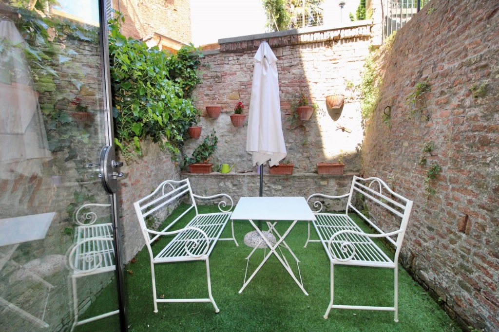 Trilocale a Siena, 1 bagno, giardino privato, arredato, 50 m²