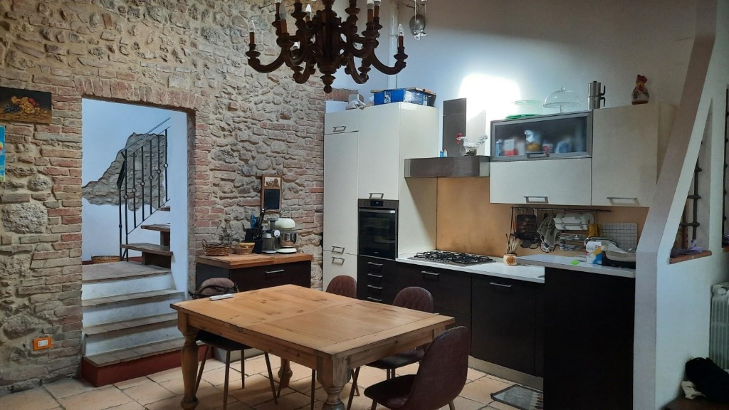 Appartamento a Monteriggioni, 5 locali, 2 bagni, 140 m², multilivello