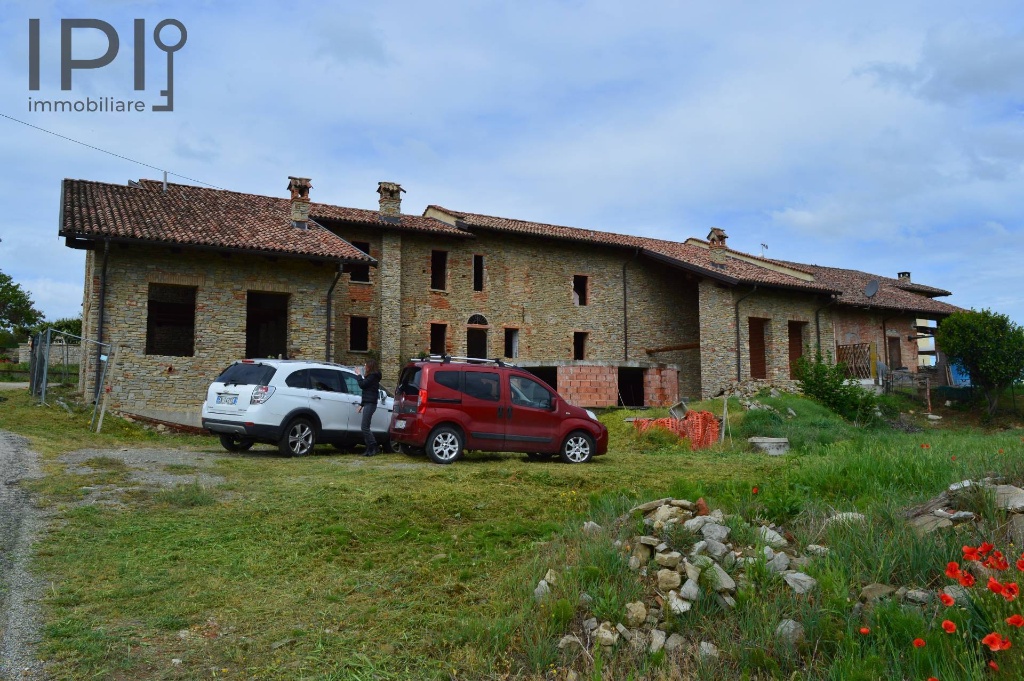 Villa in Loc robbini, Santo Stefano Belbo, 20 locali, 7 bagni, con box