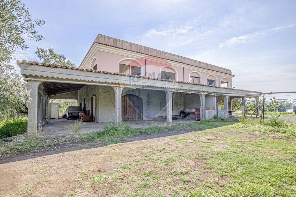 Casa indipendente in Contrada Cuntarati, Bronte, 7 locali, 2 bagni