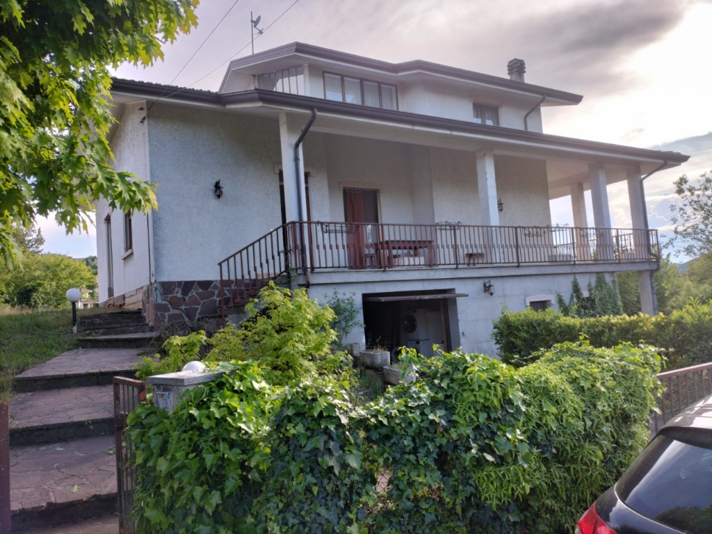 Villa singola a Vigolzone, 8 locali, 3 bagni, posto auto, 306 m²
