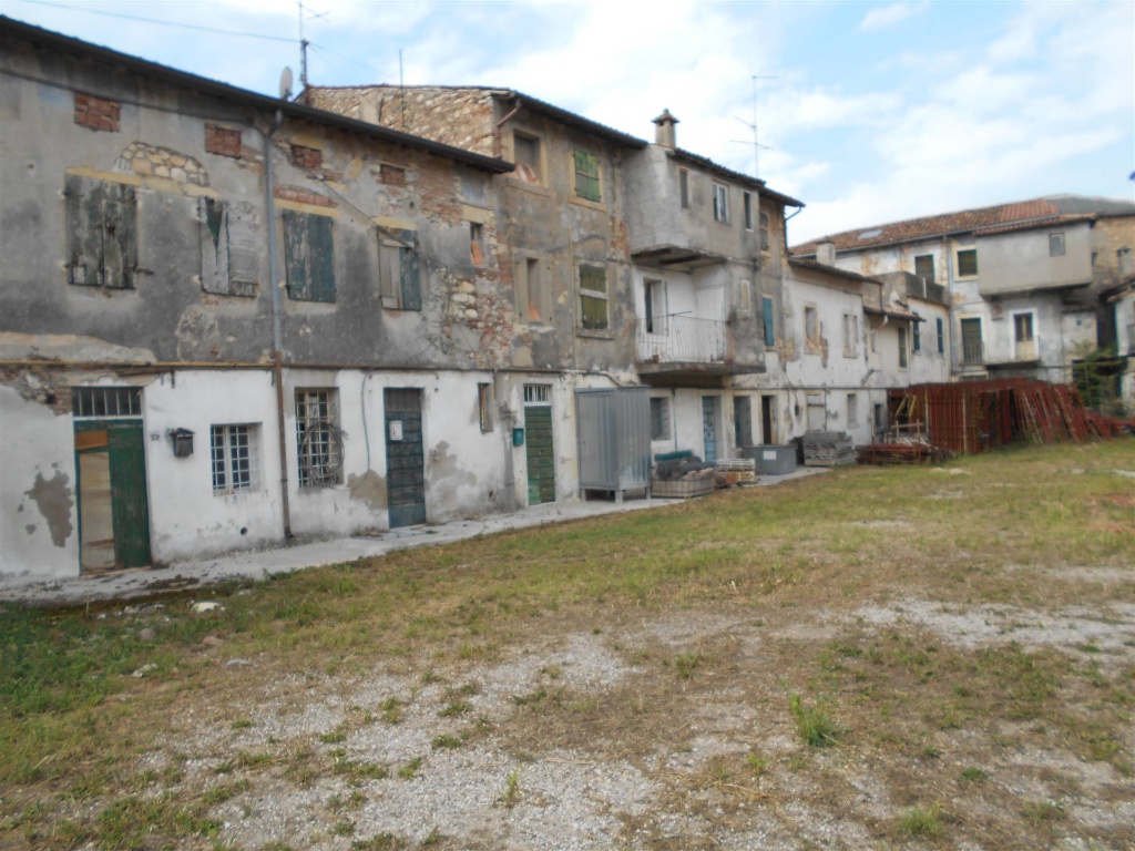 Palazzo a Verona, 55 locali, 4075 m² in vendita