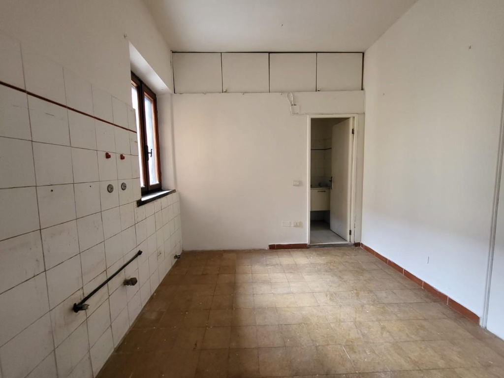 Quadrilocale a Cascina, 2 bagni, 90 m², 1° piano, da ristrutturare