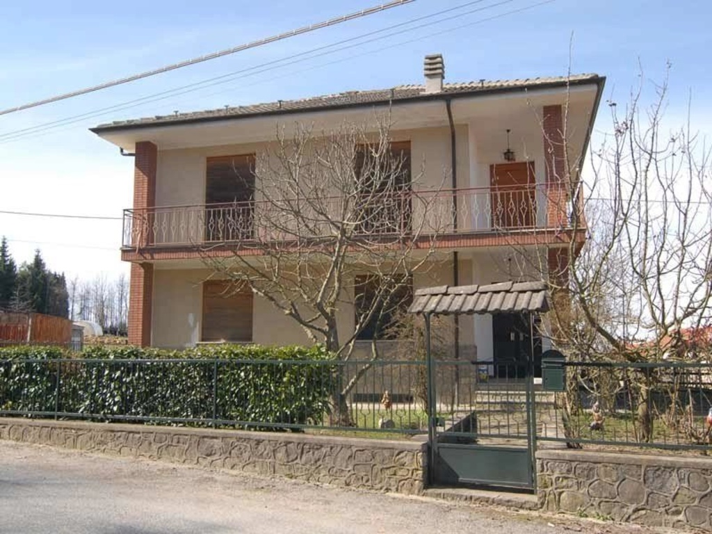 Villa in Loc. Mellea, Bossolasco, 8 locali, buono stato in vendita