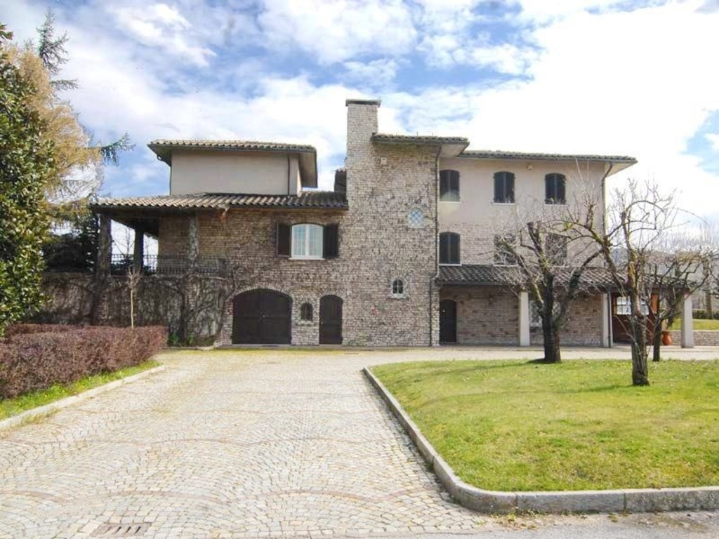 Villa a Ceva, 13 locali, camino, buono stato in vendita