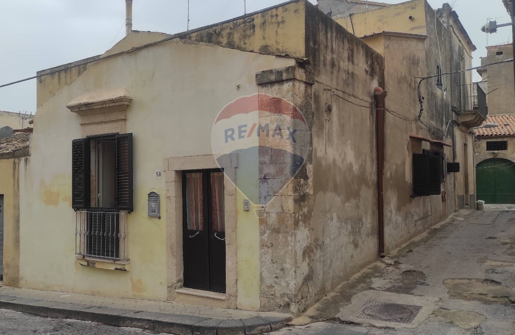 Casa indipendente in Via Ruggero Settimo, Noto, 8 locali, 2 bagni