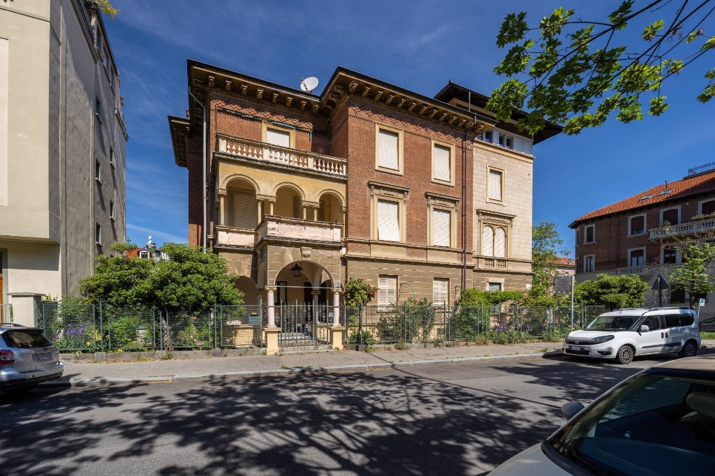 Appartamento in Corso Giovanni Lanza, Torino, 6 locali, 1 bagno