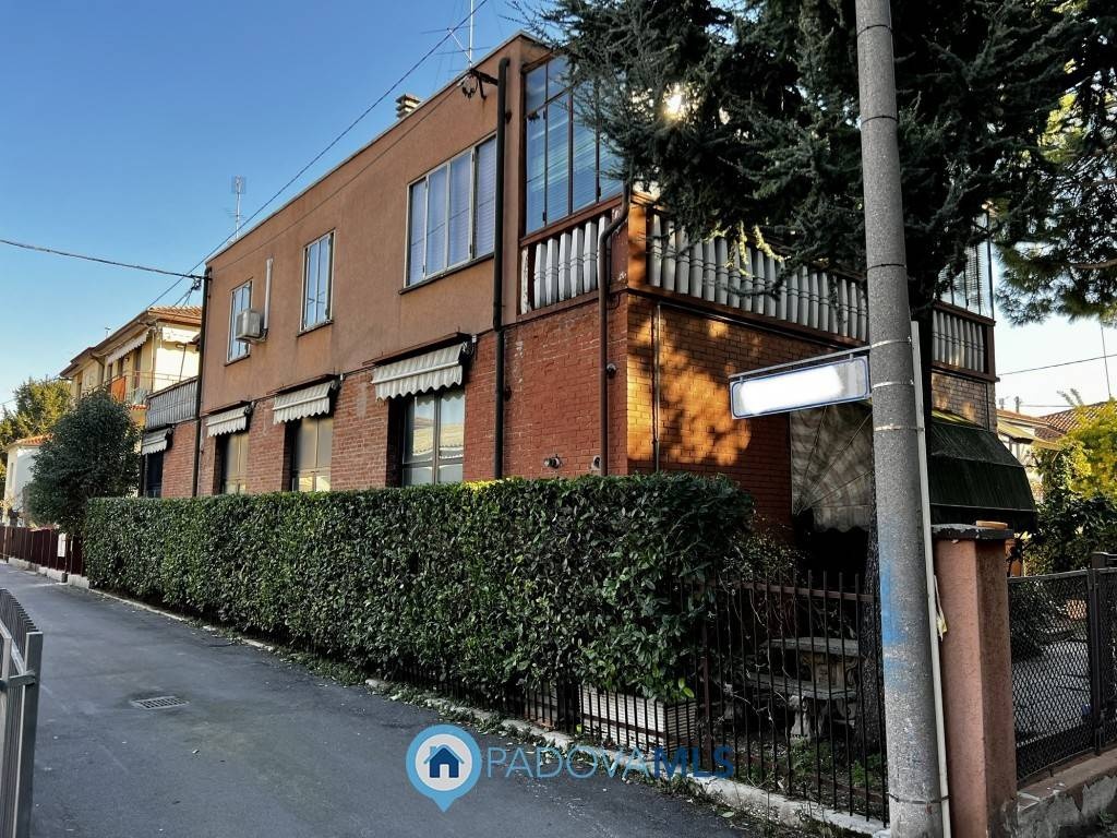 Casa indipendente in Via Baldassarre Galuppi, Padova, 8 locali, 320 m²
