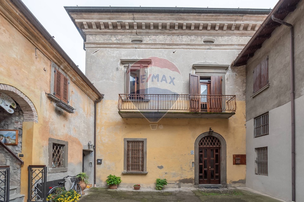 Quadrilocale in Via Carzano, Monte Isola, 2 bagni, 176 m² in vendita