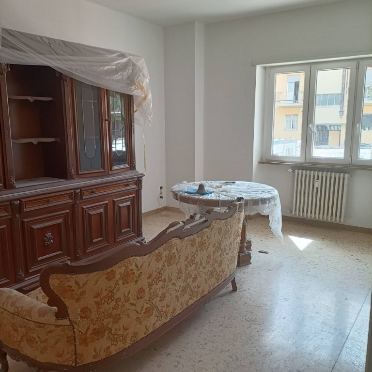 Appartamento ad Ascoli Piceno, 6 locali, 1 bagno, 102 m², ascensore