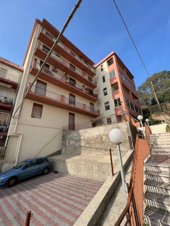 Quadrilocale in Salita Ogliastri 62, Messina, 2 bagni, 154 m²