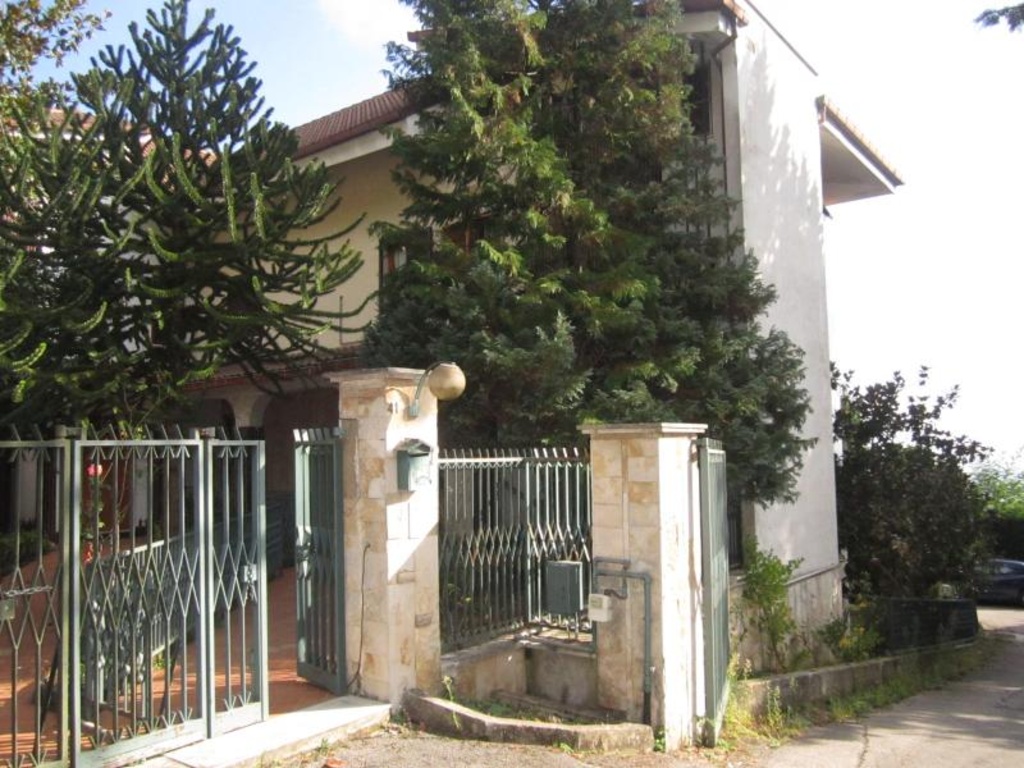 Villa singola in Via delle Frasche, Campobasso, 7 locali, 4 bagni