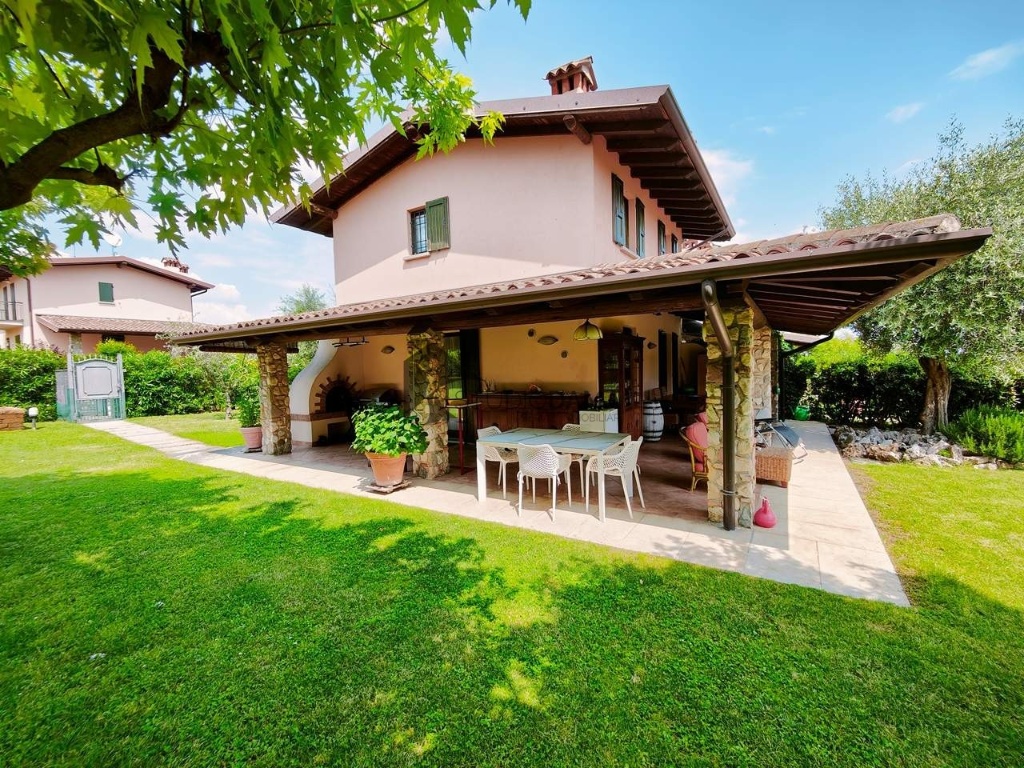 Villa a Polpenazze del Garda, 5 locali, 3 bagni, giardino privato