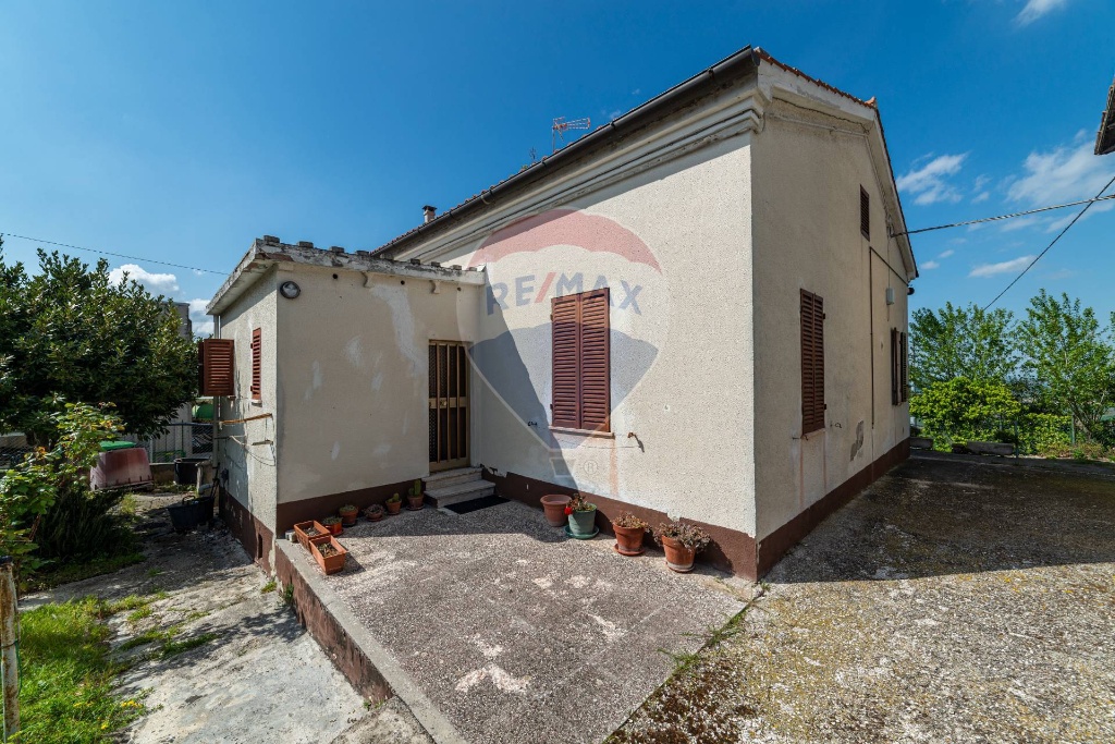 Casa indipendente in Via San Pietro, Montecarotto, 4 locali, 1 bagno