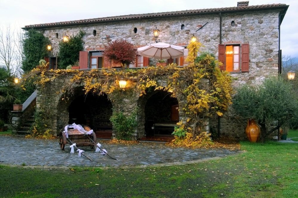Villa in Mocrone, Villafranca in Lunigiana, 10 locali, 3 bagni, 400 m²