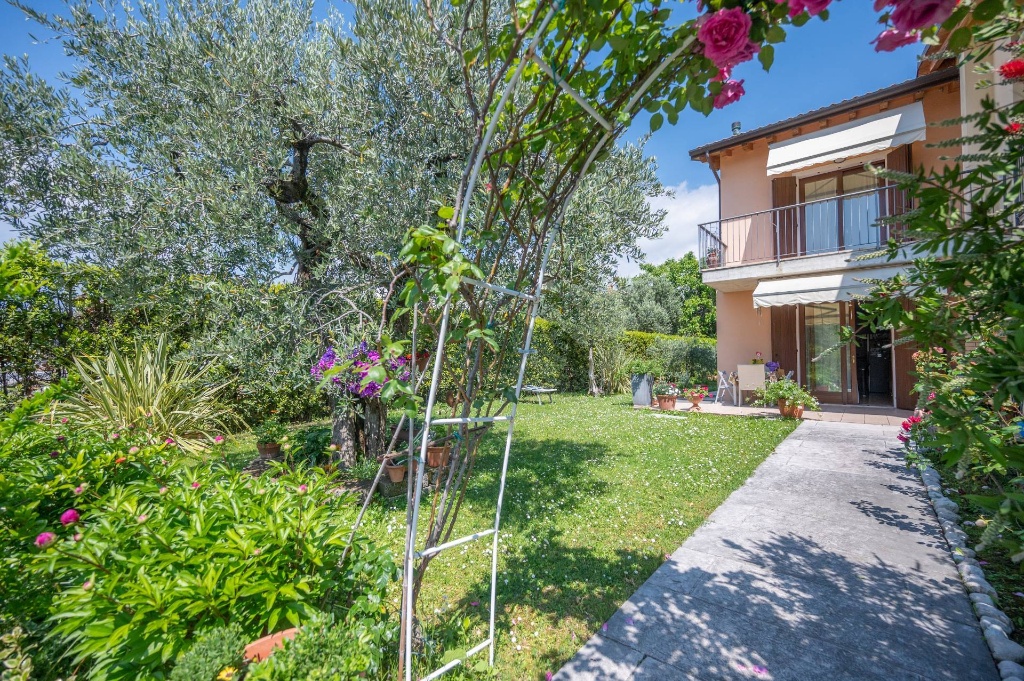 Villa a schiera a Bardolino, 5 locali, 3 bagni, 170 m² in vendita