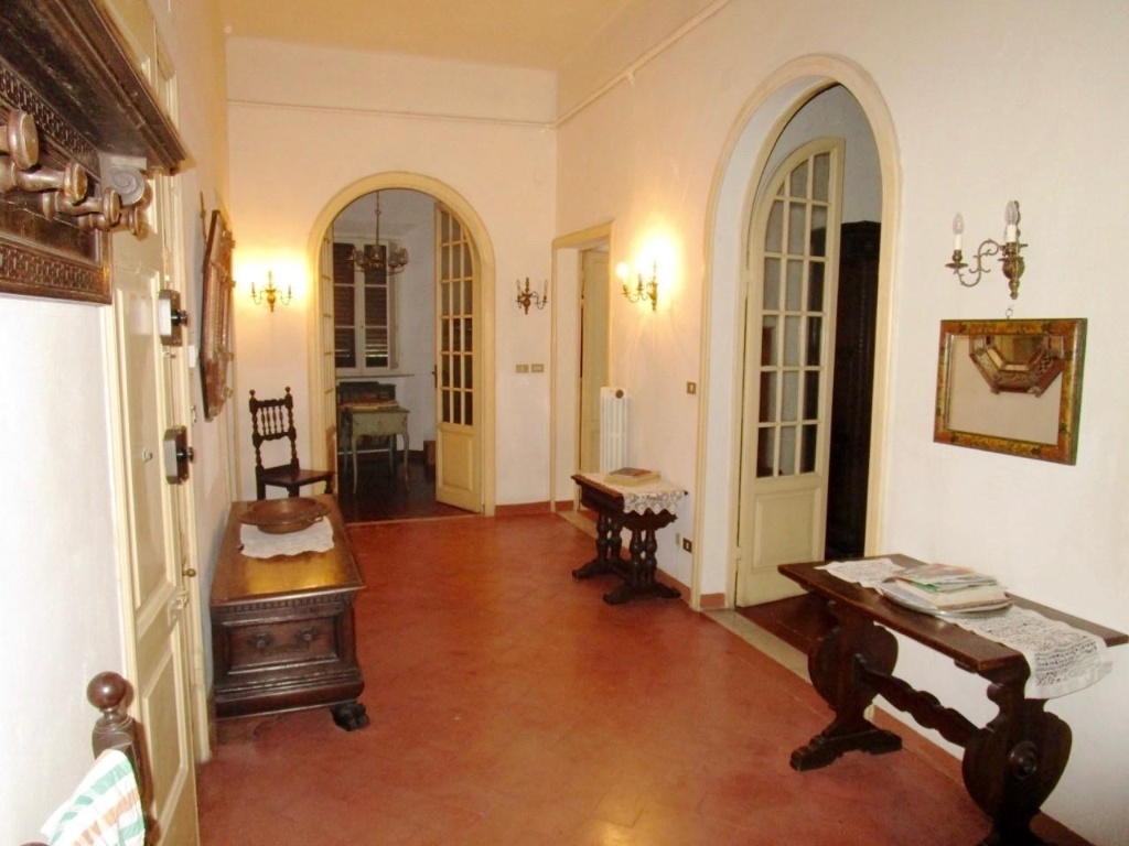 Appartamento a Pisa, 9 locali, 2 bagni, 190 m², 2° piano, buono stato
