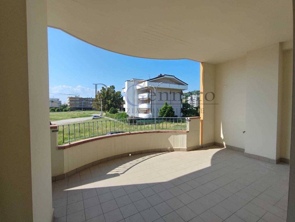 Trilocale in Via Legnano, Alba Adriatica, 2 bagni, 70 m², 1° piano