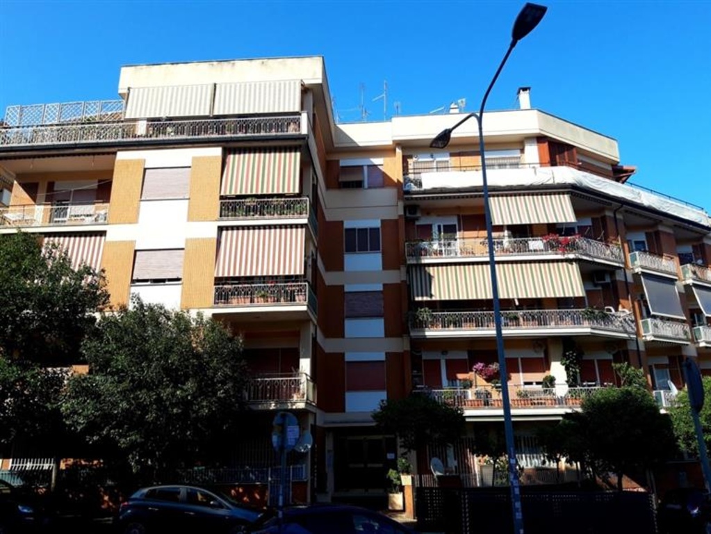 Quadrilocale in Via Metastasio, Pomezia, 2 bagni, 110 m², terrazzo