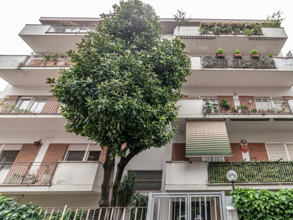 Appartamento in Via Gaetano Ciarrocchi, Roma, 2 bagni, 150 m²