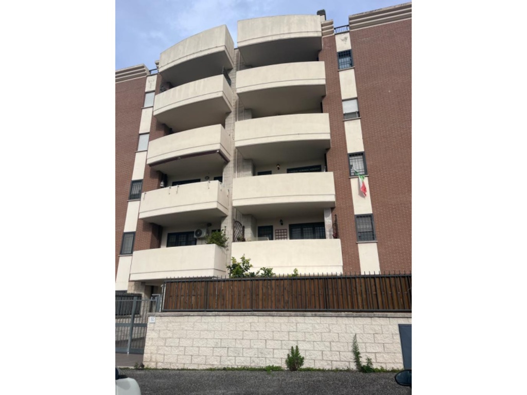 Appartamento in Via Pallanza, Roma, 2 bagni, posto auto, 80 m²