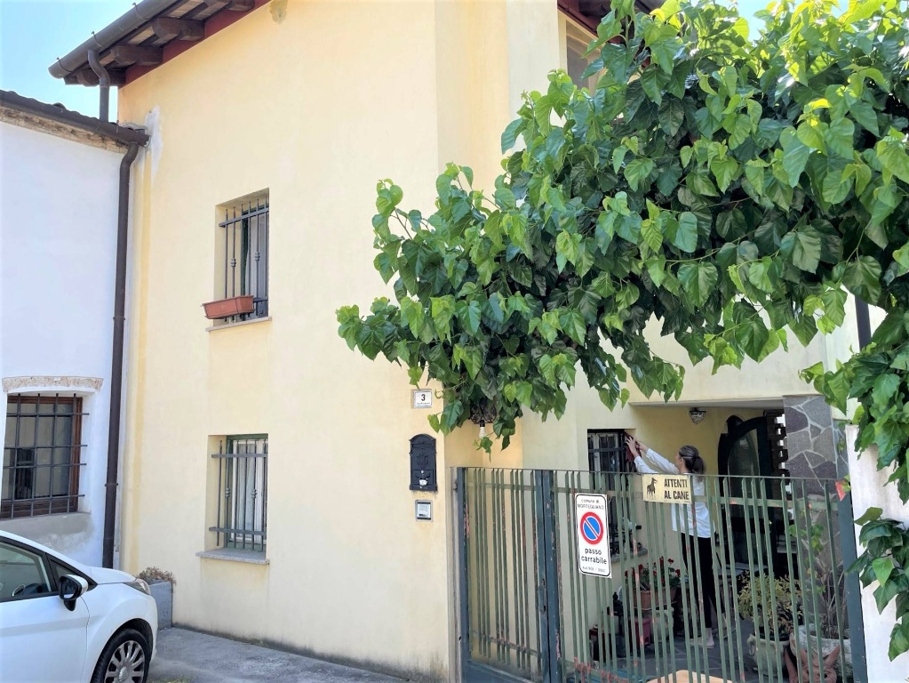 Casa indipendente in Via Morsano, Mortegliano, 5 locali, 2 bagni