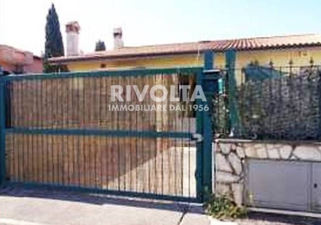 Appartamento in Via Bitti, Roma, 5 locali, 3 bagni, 108 m² in vendita