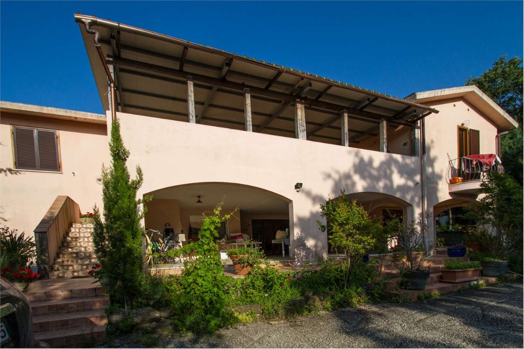 Villa in Via S.Antonio, Bettona, 10 locali, 2 bagni, giardino privato