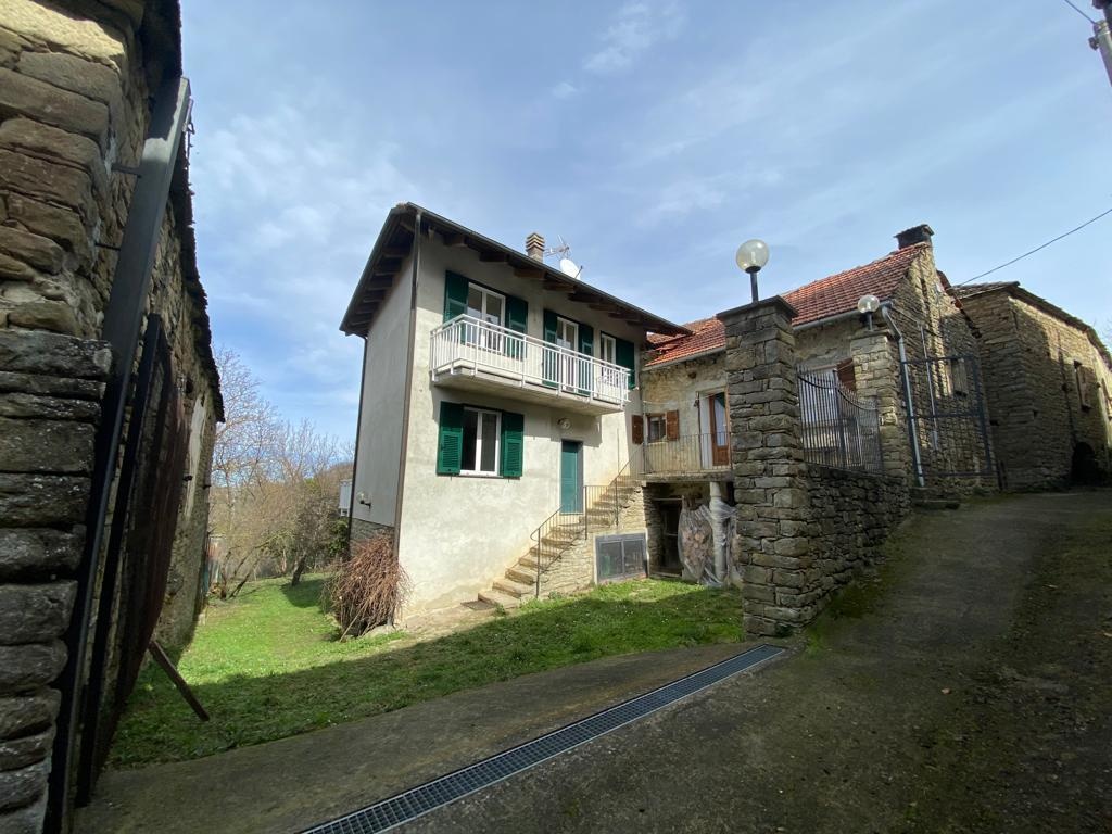 Villa singola a Pezzolo Valle Uzzone, 8 locali, giardino privato