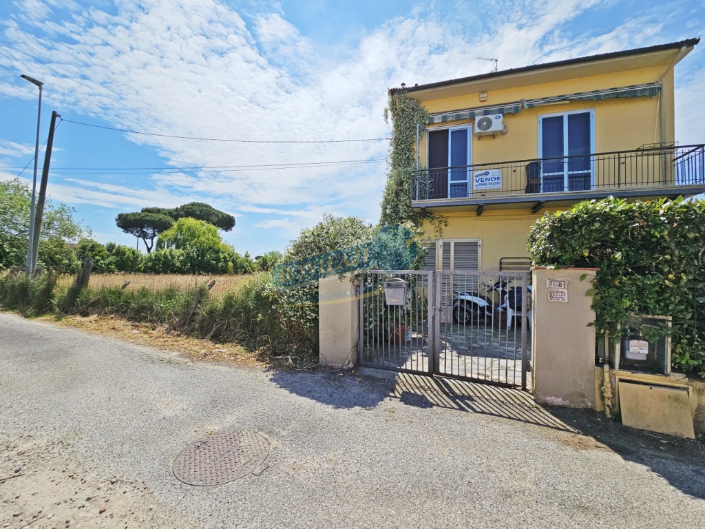 Casa indipendente a Viareggio, 7 locali, 3 bagni, giardino privato