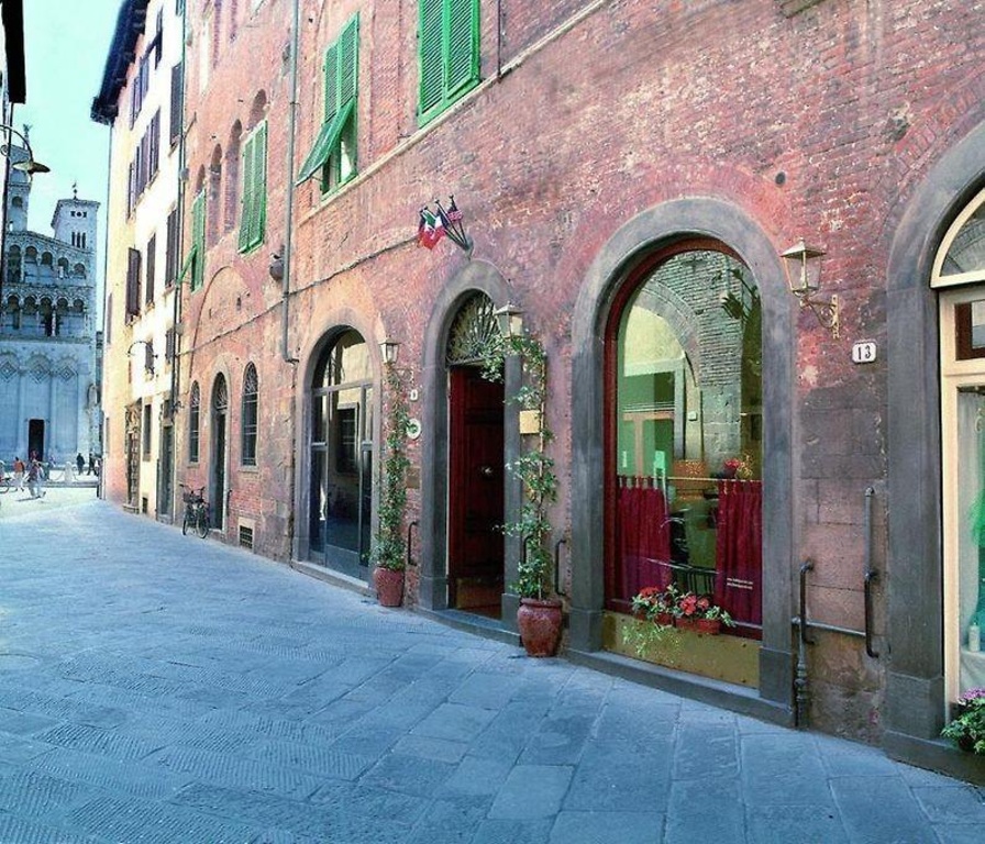 Palazzo a Lucca, 15 locali, arredato, 350 m², multilivello in vendita