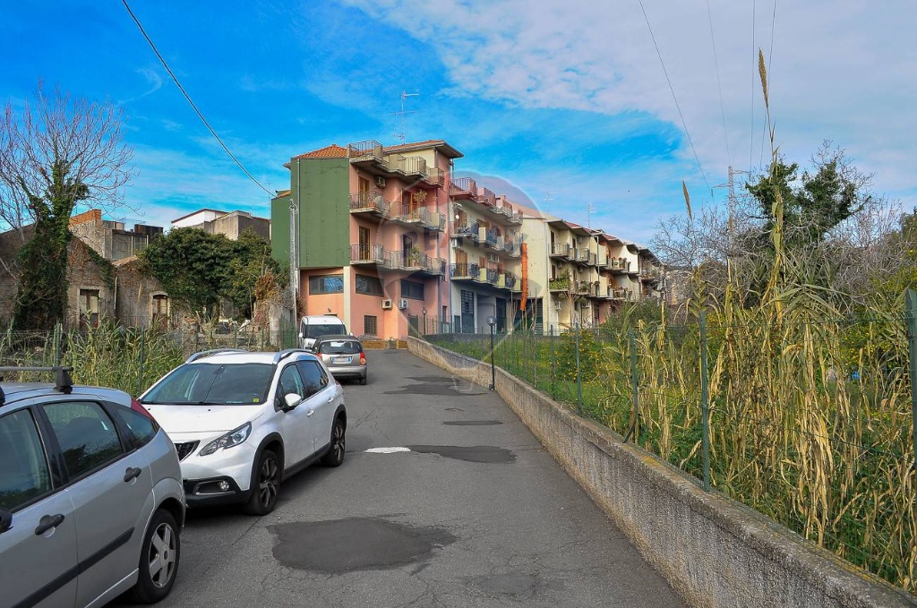 Appartamento in Via Sciarelle, Acireale, 6 locali, 2 bagni, con box