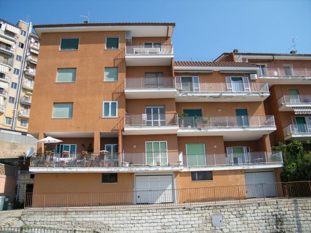 Trilocale in Via delle Fornaci, Chieti, 1 bagno, 100 m², 4° piano