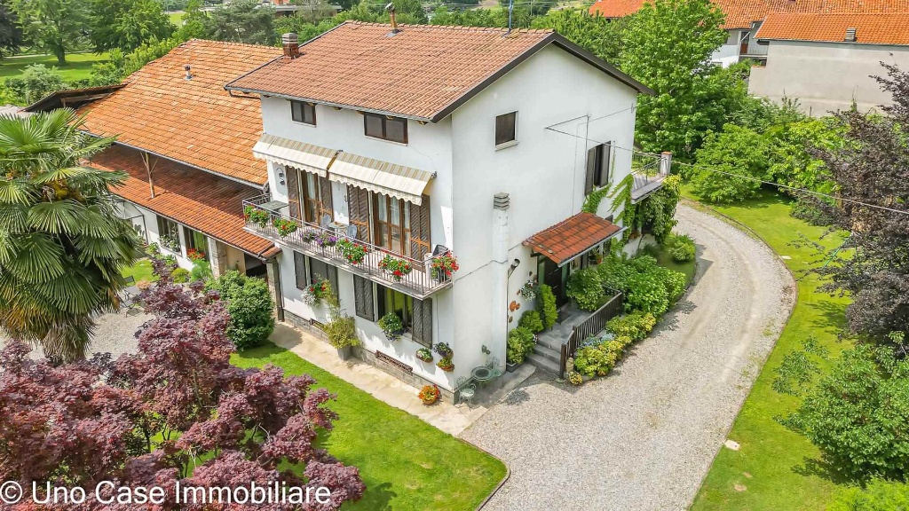 Villa a Romano Canavese, 7 locali, 2 bagni, giardino privato, 200 m²