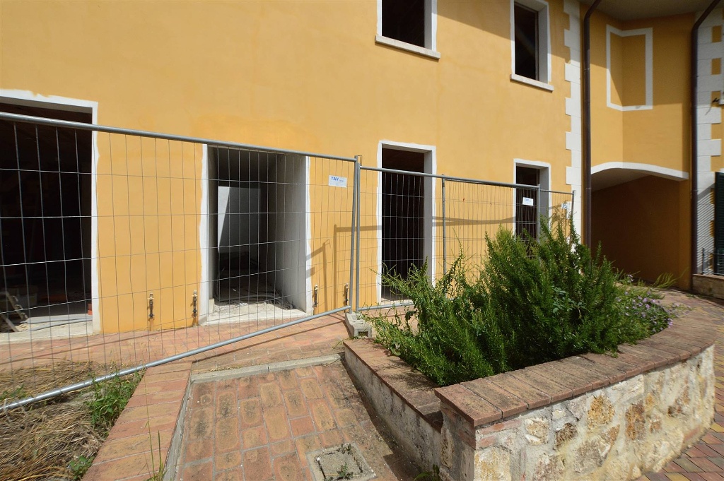 Trilocale in Via Dante, Rapolano Terme, 1 bagno, 64 m² in vendita